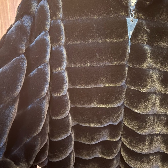 Brand new ladies faux fur coat with a hoodie. Warm and soft. Color black. - Picture 6 of 6